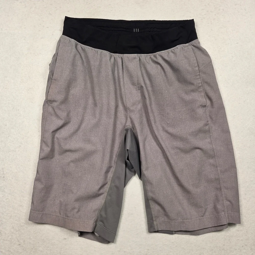 Lululemon Athletic Shorts Mens Laege Gray Black Training Running Zipper Pocket